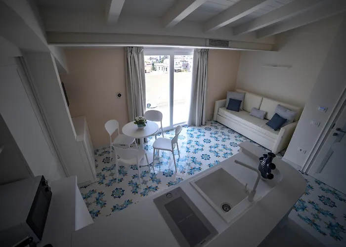 Adesi 15 - De Charme トロペーア