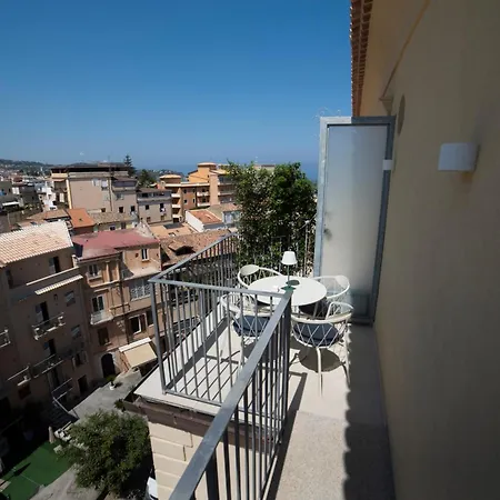 Adesi 15 - De Charme Apartament *